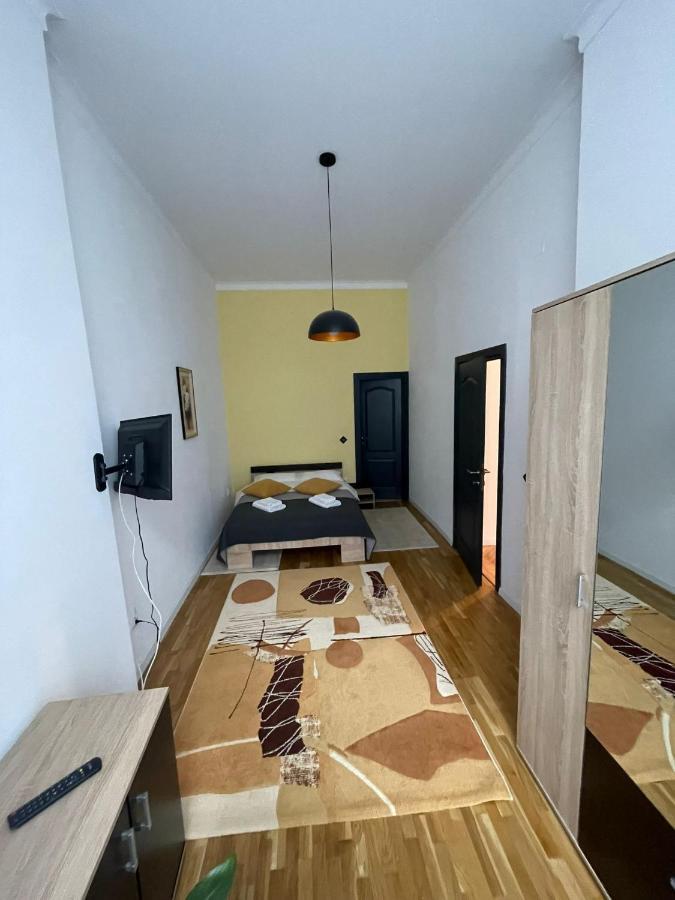 Central Apartment With 2 Bedrooms And 2 Bathrooms Oradea Exterior foto
