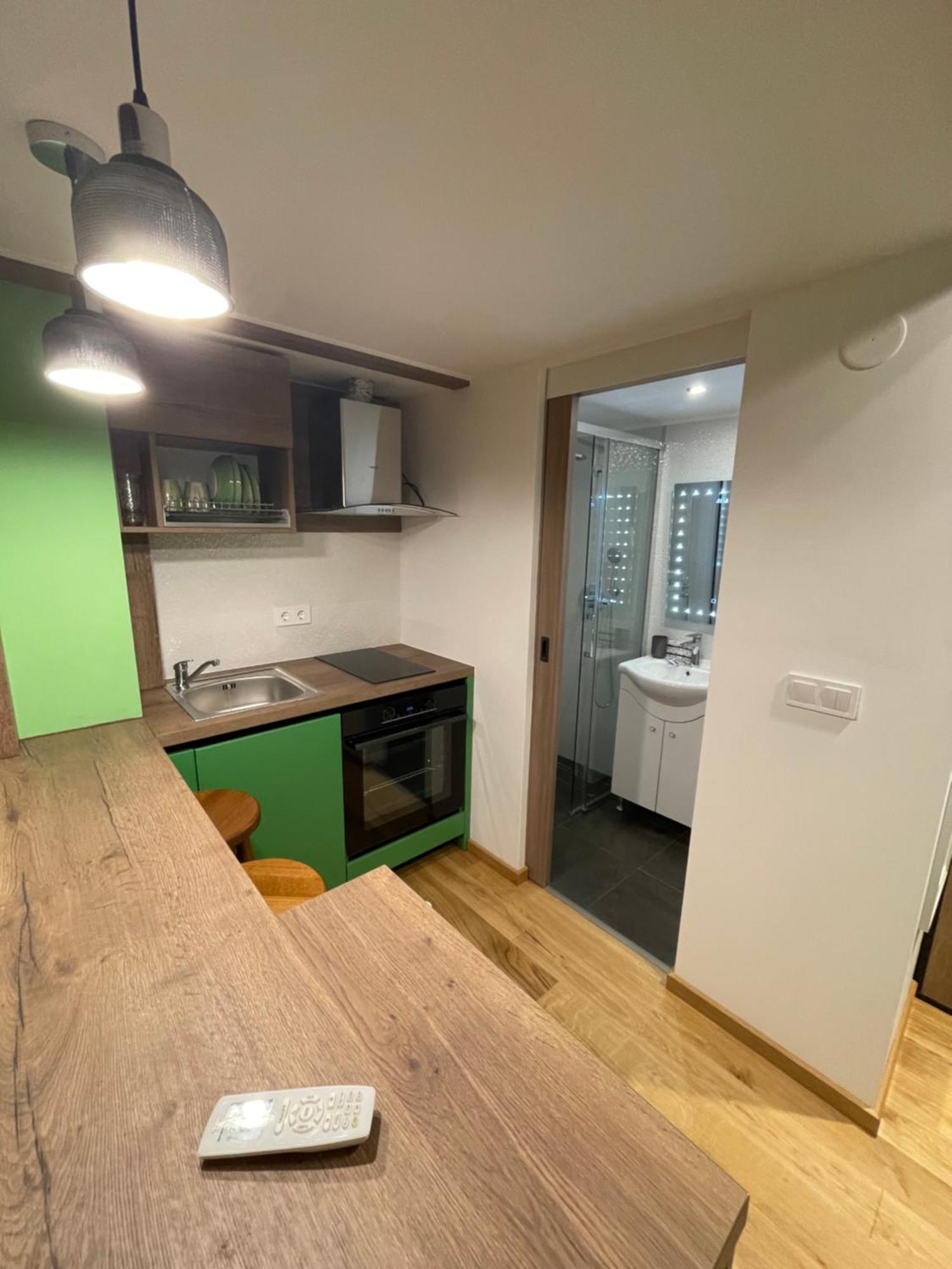 Central Apartment With 2 Bedrooms And 2 Bathrooms Oradea Exterior foto